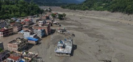 करिब ४०० पर्यटक सम्पर्कविहीन