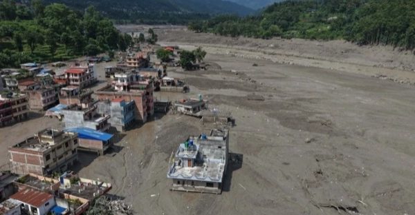 करिब ४०० पर्यटक सम्पर्कविहीन करिब ४०० पर्यटक सम्पर्कविहीन