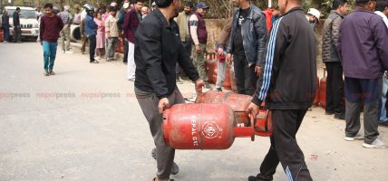 विनाअतिरिक्त शुल्क फरक कम्पनीको सिलिन्डर साट्न मिल्ने