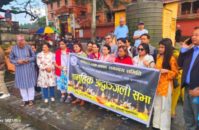 स्रष्टाहरुद्धारा भोटेकोशी बाढीबाट जीवन गुमाउनेहरुप्रति दीपप्रज्वलन गरी श्रद्धाञ्जलि अर्पण