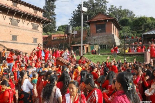 हरितालिका तीजः पशुपतिमा बिहानैदेखि महिला व्रतालुको घुइँचो हरितालिका तीजः पशुपतिमा बिहानैदेखि महिला व्रतालुको घुइँचो