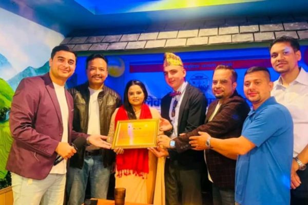 बलेवा सेवा समाज जापानको दशैँ–तिहार विशेष कार्यक्रम सम्पन्न, गायिका सीता परियारलाई सम्मान
